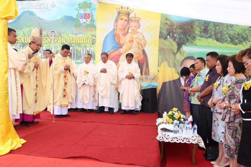 Dihadiri Gubernur Olly, Ribuan Umat Katolik se- Kevikepan Tomohon melaksanakan Ibadah Misa&nbsp;Bersama