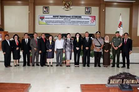 Paripurna-Istimewa-PAW-Vera-Mandagi-Resmi-Gantikan-Rosmery-Langi4