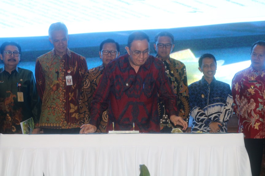 [VIDEO] Rangkaian Kegiatan Bupati Minahasa Tandatangani Komitmen Penyelamatan Danau Tondano dan Jadi Narasumber dalam Rakor Penyelamatan Danau Prioritas Nasional di Kementerian LHK&nbsp;RI