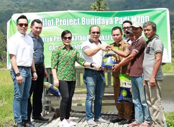 SAS Serahkan Bibit Unggul Padi M70D Kepada&nbsp;Petani