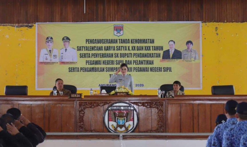 Bupati CEP Berikan Tanda Jasa dan Kehormatan Bagi 301 ASN di Lingkup Pemkab&nbsp;Minsel