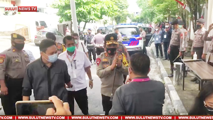 [VIDEO] Kapolda Sulut Panca Putra Jamin Keamanan Saat Pendaftaran Paslon di&nbsp;KPU