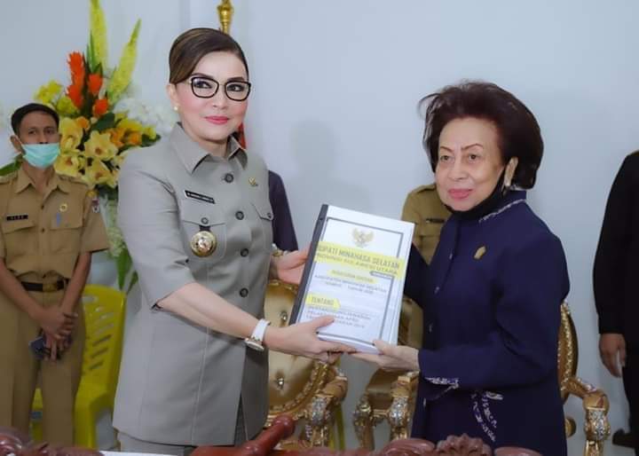 Dipimpin Ketua Jenny Tumbuan, Bupati CEP Hadiri Rapat Paripurna DPRD Tentang Ranperda Pertanggungjawaban APBD Tahun&nbsp;2019