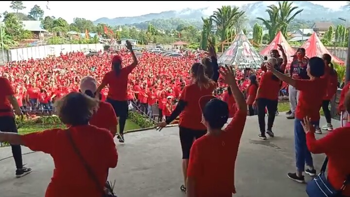 Jaga Kesehatan Tubuh, Ribuan Srikandi Banteng Tomohon Gelar Olahraga&nbsp;Masal