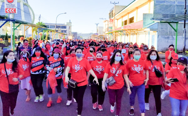 Duo Srikandi Syanet dan Ellen pimpim Emak-emak Kiss Love Jalan Sehat Dan Bersih&nbsp;Lingkungan