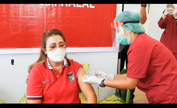 Usai Vaksinasi Covid -19, Wakil Ketua TP PKK Minahasa Bilang Tidak Terlalu&nbsp;Sakit