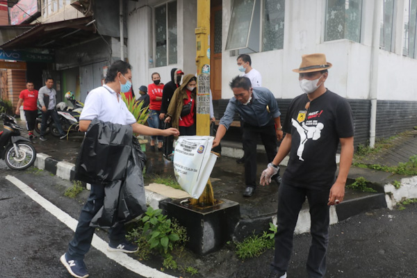 Ringkuangan Pimpin Pimpin Kerja Bakti Bersama Dipusat Kota&nbsp;Tomohon