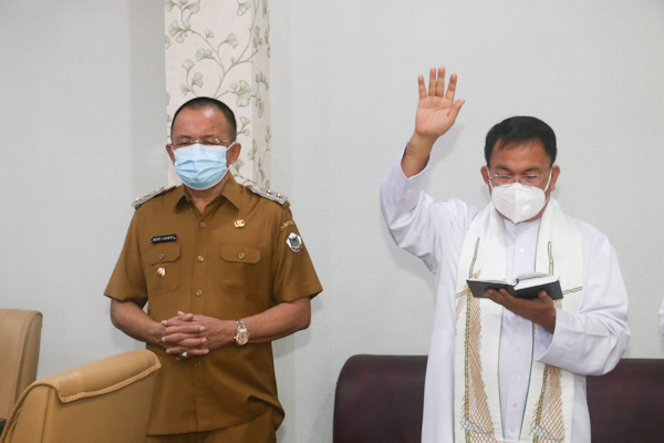 Sebelum Digunakan, Wawali WL Minta doakan dan Lakukan Pemberkatan Atas Ruang&nbsp;Kerjanya