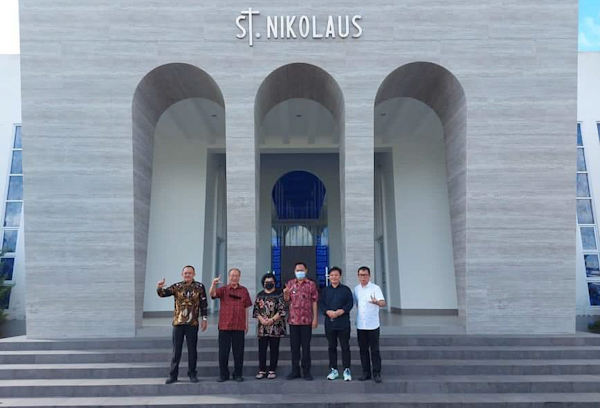 Tinjau Fasilitas Olah Raga di St Nikolaus, CSLW Bangga Tomohon Miliki Fasilitas Olahraga Berstandar&nbsp;Internasional