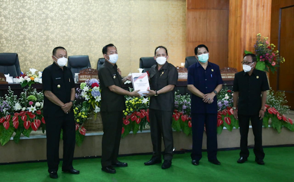 Wali Kota Caroll Senduk Laporkan Pertanggungjawaban Pelaksanaan APBD Tahun 2020 Dalam Rapat Paripurna DPRD Kota&nbsp;Tomohon