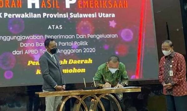 Wakil Wali Kota Tomohon Tandatangani LHP Bantuan Keuangan Parpol TA&nbsp;2020