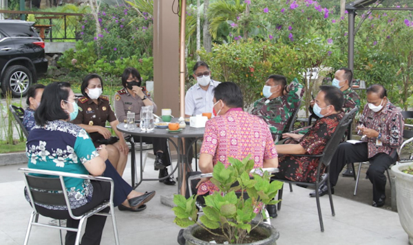 Pimpin Rapat Terbatas, Wali Kota Senduk Pertegas Masyarakat Taati Himbauan Penanganan Covid –&nbsp;19