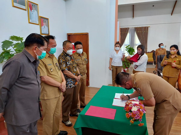 Caroll – Wenny Saksikan Penandatanganan SK Pala / Meweteng Tahun Anggaran&nbsp;2021