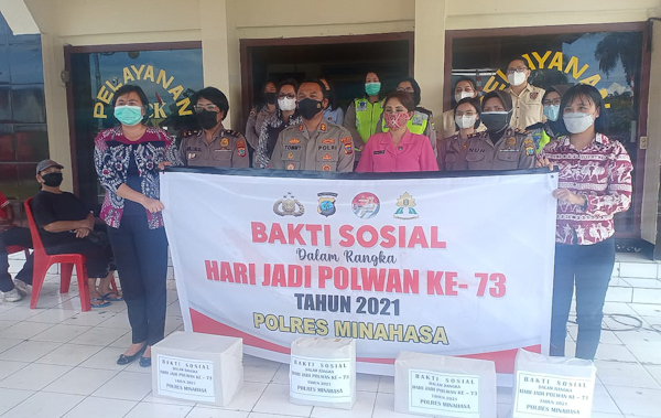 Jelang HUT Polwan Ke- 73, Kapolres Souissa Bagikan Bansos Kepada Warga Terdampak&nbsp;Covid-19