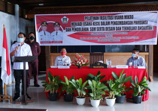 Bantu Masyarakat Tingkatkan Perekonomian, Wali Kota Senduk Buka Pelatihan Teknik Pengembangan Usaha Bagi&nbsp;UMKM