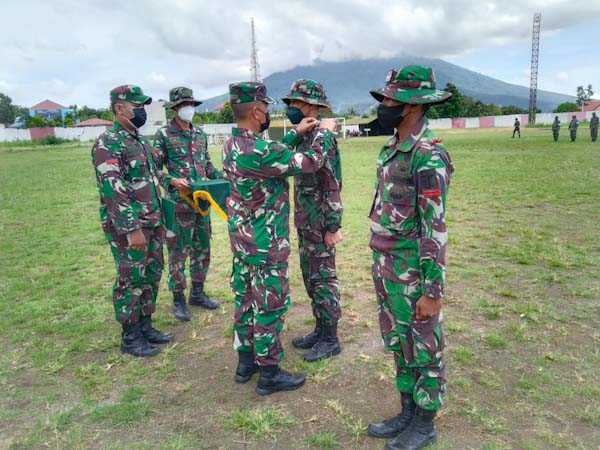 Latgulbencal Resmi di Tutup, Korem 131/Santiago Sempatkan Berbagi Banpres di&nbsp;Bitung