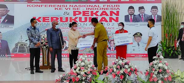 Diserahkan Gubernur Olly, BRI Salurkan CSR Untuk Rumah Ibadah Dalam Penutupan&nbsp;FKUB