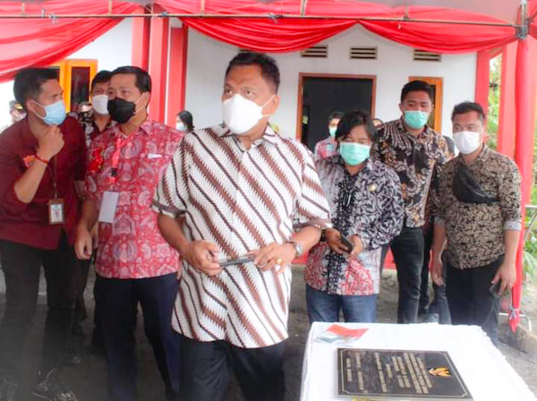 Rumah Bantuan Warga Terdampak Banjir Bandang Diresmikan, Gubernur Apresiasi Pemkab&nbsp;Mitra