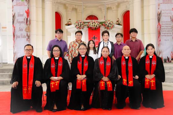 Dihadiri Wali Kota AA, Ny Irene Dilantik Pelsus Komisi WKI GMIM Yesus Memberkati&nbsp;Citraland