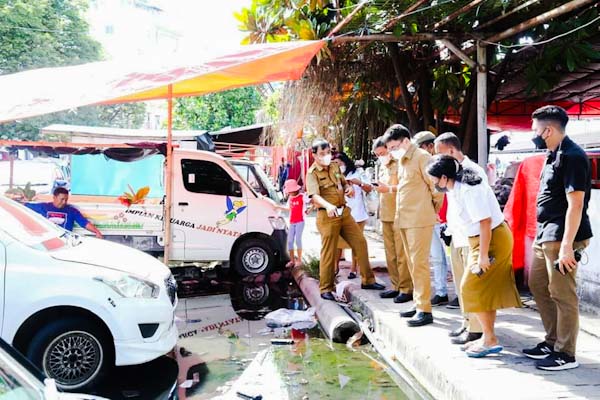 Mulai Dari Komplek Pasar Bersehati, Wali Kota AA Cek Lokasi Anak Sungai dan&nbsp;Drainase