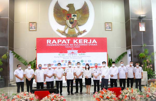 Gubernur Olly Beri Penghargaan Paritrana ke 5&nbsp;Kabupaten/Kota