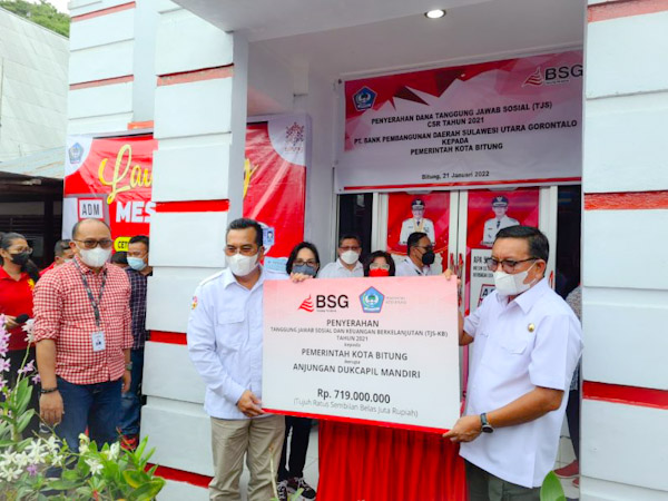 Dukung Program Digital Kota Bitung, Bank SulutGo Serahkan CSR 3 Unit&nbsp;ADM