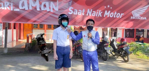 Honda Edukasi #Cari_Aman kepada Pelajar SMP N 7 Manado dan SMA N 7&nbsp;Manado