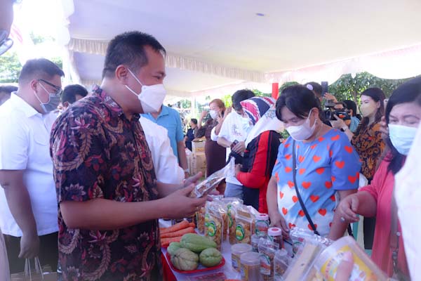 Apresiasi Bazaar UMKM dan Pasar Murah, Wawali RS : Semoga Bisa Naikkan Level Binaan UMKM di Kota&nbsp;Manado