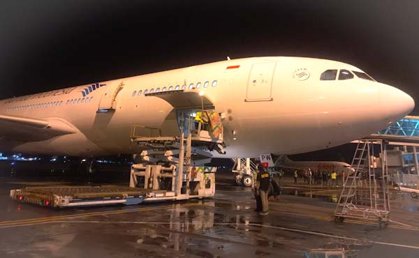 Perdana, Pesawat Wide Body Ini Mendarat di Bandara Samrat&nbsp;Manado