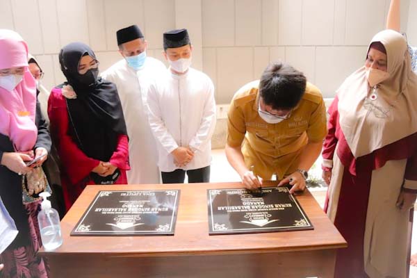 Resmikan Rumah Singga di Mahawu, Wali Kota AA : Tugas Pemerintah Mensejahterakan&nbsp;Masyarakat