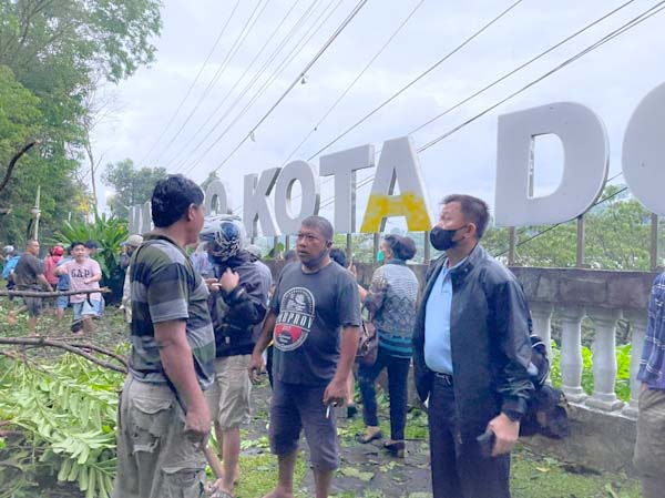 Panggilan Melayani, Danrem 131/Stg Brigjen TNI Mukhlis Evakuasi Korban Bencana Tanah&nbsp;Longsor