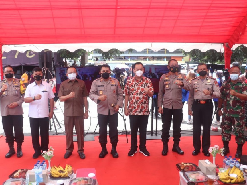 Wali Kota dan Wakil Wali Kota Tomohon Pantau gerakan Serbu Seribu Vaksin dosis&nbsp;1,2,3
