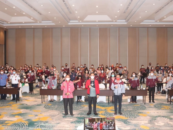 Didampingi Ketua TP PKK Kota Tomohon Wali Kota Senduk Hadiri Bimtek Penyusunan RKPD Dan Renja Kota Tomohon Thn&nbsp;2021