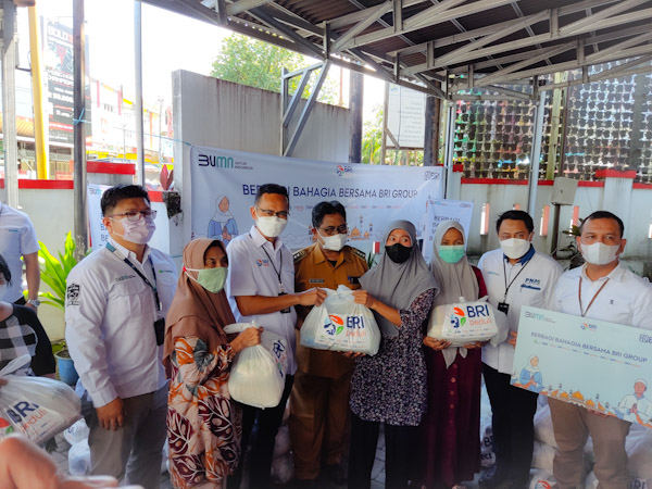 Berbagi Bahagia, BRI Group Salurkan 1.000 Paket Sembako di Kecamatan&nbsp;Singkil