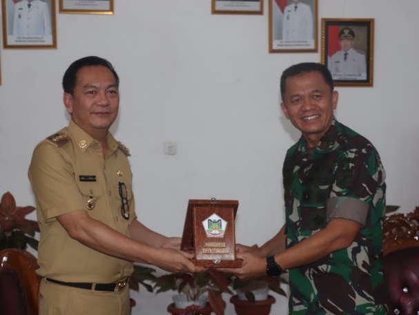Silaturahmi Ke Pemkot Tomohon,Danrem 131 Santiago Bahas Kerja&nbsp;Sama