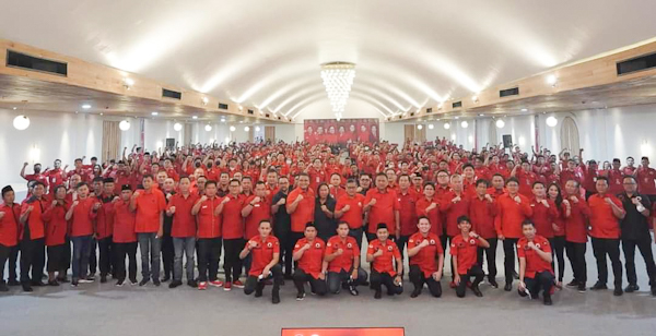 Pertama di Indonesia, Olly Dondokambey Lantik Ratusan Pengurus DPC Banteng Muda Indonesia&nbsp;se-Sulut