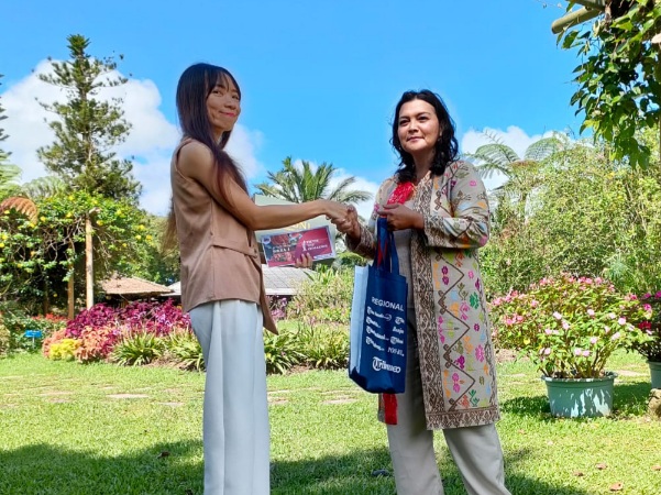 Pangemanan Serahkan Hadiah Pemenang Lomba Tik Tik Road To&nbsp;TIFF