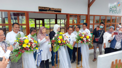 Kolaborasi PLN-Pemerintah, Pembangunan sekolah ini menggunakan FABA, limbah pembakaran batu bara dari PLTU di Jeranjang sebanyak 300&nbsp;ton