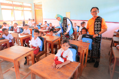 Dukung Pendidikan di Pulau Paling Selatan Indonesia, PLN Bagikan Perlengkapan&nbsp;Sekolah