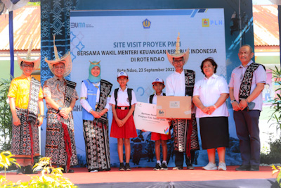 Negara Hadir Lewat Listrik PLN, Warga Desa Paling Selatan RI: Hidup Lebih Mudah, Penghasilan&nbsp;Bertambah