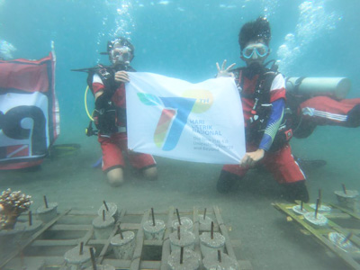 Peringati HLN ke-77, PLN Kolaborasi Dengan Komunitas Selam SMAN 8 Manado, Tanam 400 Terumbu Karang di&nbsp;Kalasey