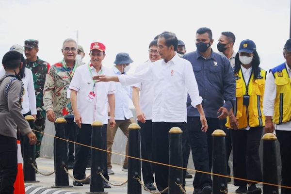 Bupati ROR Dampingi Presiden Jokowi di Kawasan Pantai&nbsp;Malalayang