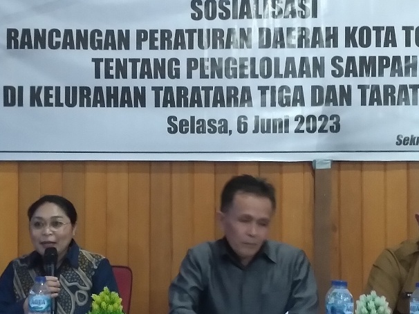 Wujudkan Tomohon Bersih Dan Bebas Sampah, Stanley Wuwung Sosialisasikan Ranperda Pengelolaan sampah di kelurahan Taratara Tiga Dan&nbsp;Dua