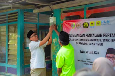 PLN Salurkan Bantuan 988 Sambungan Listrik Gratis dari Pemerintah di Jember,&nbsp;Jatim