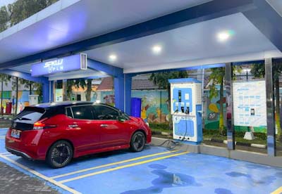 Perkuat Ekosistem Kendaraan Listrik, PLN Gandeng 4 Perusahaan Bangun Charging&nbsp;Station