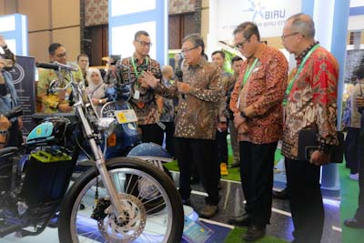 Menteri ESDM dan PLN Ajak Masyarakat Beralih ke Kendaraan Listrik Lewat Motor&nbsp;Konversi