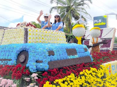 Lewat Bunga Krisan Hasil Petani Binaan, PLN Kampanyekan Energi Baru&nbsp;Terbarukan