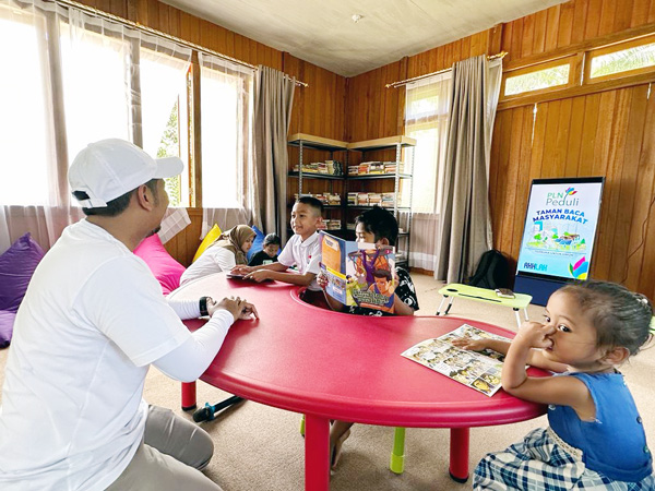 PLN Terjang Medan Sulit Demi Bangun Taman Baca di Dusun&nbsp;Goyo