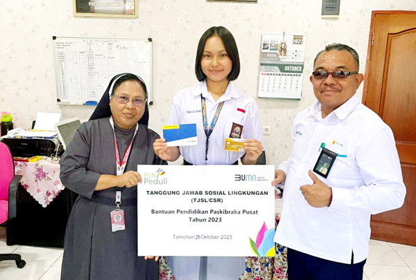 HLN ke-78: Empat Siswa Anggota Paskibraka Terima Bantuan Beasiswa Dari PLN&nbsp;Suluttenggo