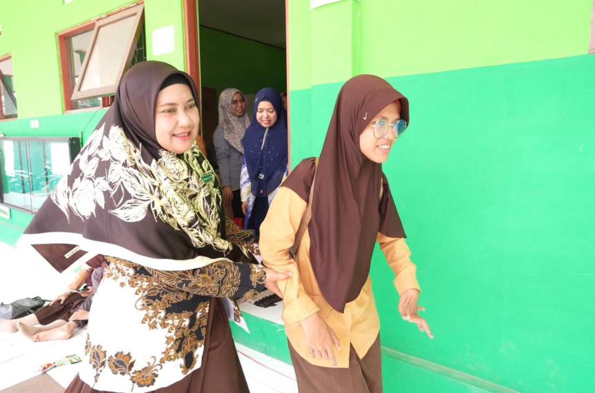 PLN Baktikan Dedikasi Untuk Guru di Penjuru&nbsp;Indonesia